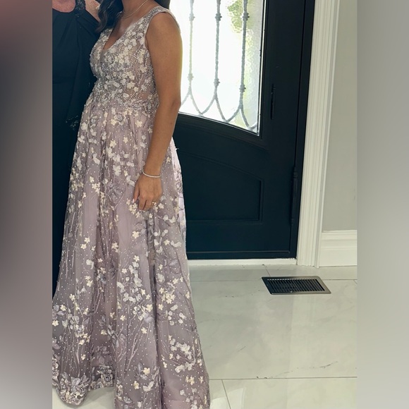Mac Duggal Floral Embroidered V-Neck Gown Lilac Size 4 - Picture 5 of 5